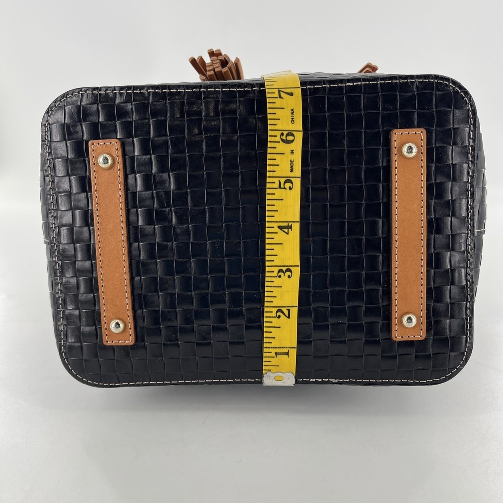 Dooney & Bourke Drawstring Bag Woven Look Embossed Leather Black & Caramel Trim - Picture 11 of 16